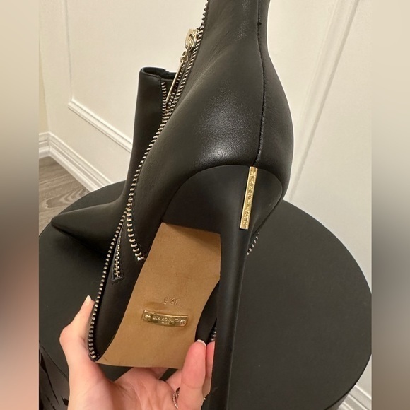 Brand new Marciano Sexy black booties for Spring - Picture 5 of 7